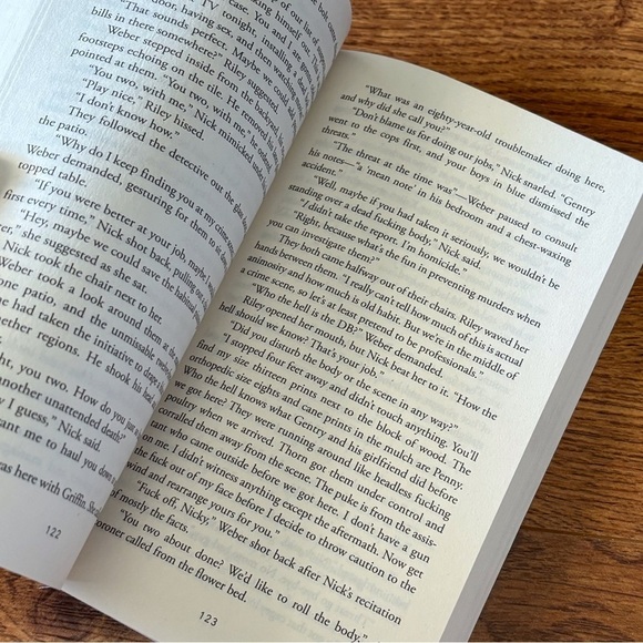 The Body in the Backyard by: Lucy Score paperback book - Picture 2 of 3